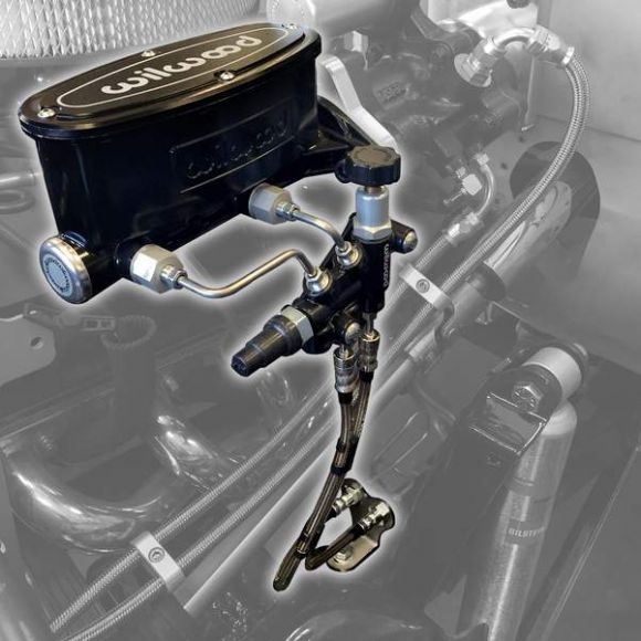Does this master cylinder come with the adapter that fits between the hydroboost and wilwood master cylinder?